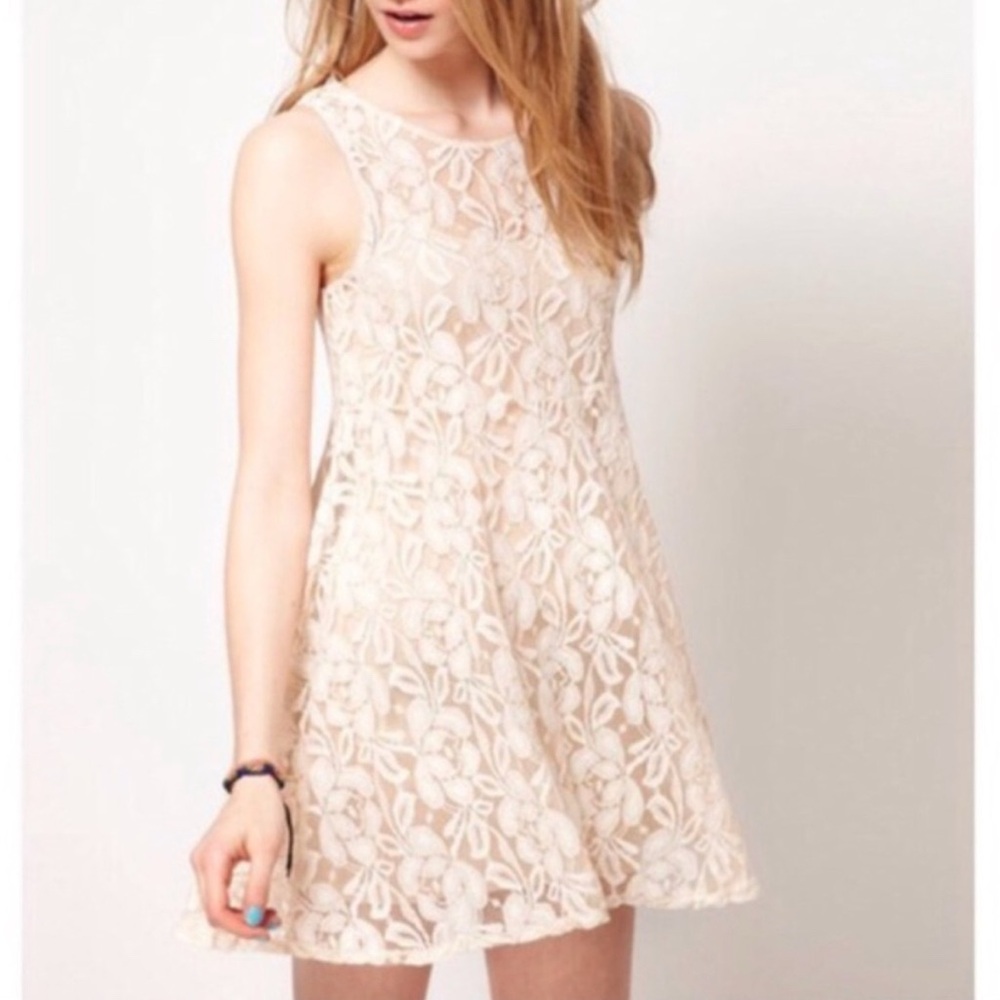 Elegant Cream Lace Dress